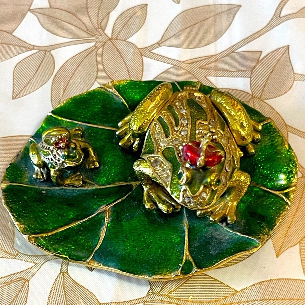 Beautiful Qifu Metal Hand Painted Jeweled Frogs on Lilipad Jewelry/trinket Box
